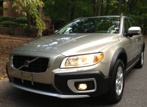 2008 volvo xc70 awd 3.2 only 48 miles, volvo serviced! mint condition car!