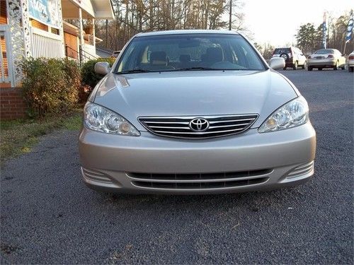 Perfect condition toyota camry, leather seats! one owner, non smoker! best price