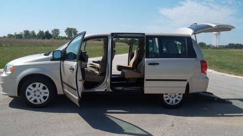 2014 dodge grand caravan se wheelchair/handicap rear entry ramp van