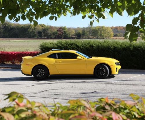 Rally yellow zl1 we finance 6.2 supercharged v8 nav a/t sunroof crbn fbr hood