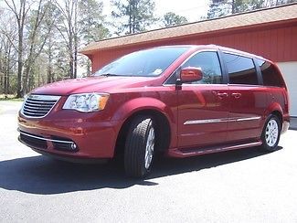 2013 red handicap conversion! town and country back up camera leather stow-n-go