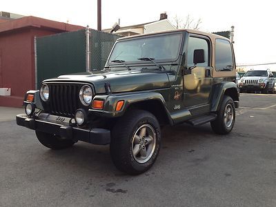 Sahara edition factory hard top 5 speed 4x4 clean carfax low miles only 67k!!