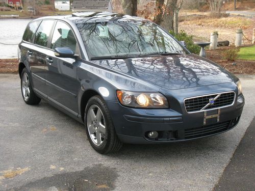2005 volvo v50 t5 wagon all wheel drive awd excellent shape!