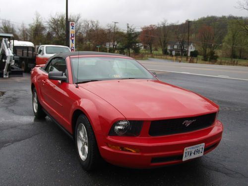 2007 ford mustang convertible v-6 - auto - super low miles!
