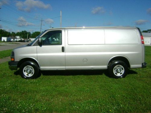 2008 chevrolet express 2500 cargo van w/ side access panels 2-owner clean carfax