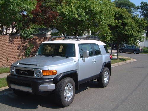 2008 toyota fj cruiser 4x4 a/t silver excellent condition one owner