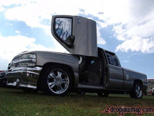 2000 chevy silverado custom show truck!!  tons of mods, low miles!!