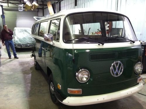 1970 vw bay window bus completely restored!