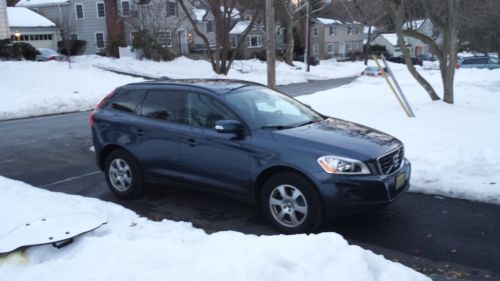 2010 volvo xc60 3.2 awd excellent cond, single owner, fully loaded