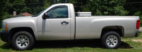 Low miles very nice 2008 chevrolet silverado 1500 includes cb &amp; tool box in bed!