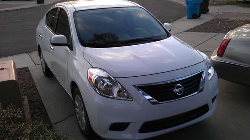 2012 nissan versa 1.6 sv - "pure drive" - only 13800 miles