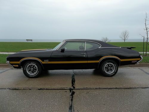 1970 oldsmobile 442 w-30 with f-heads