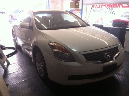Clean and loaded 2008 nissan altima v6 coupe se pearl white