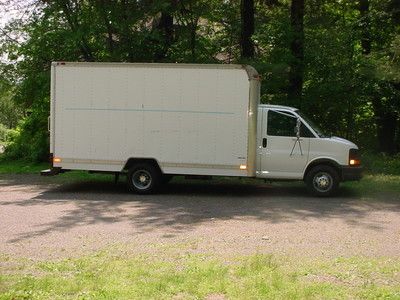 2004 chevy express supreme box truck.15.5 ft body,6.0l v8,12000 gvw