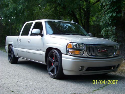 2006 gmc serra denali 6.0l with low miles and lots of extras