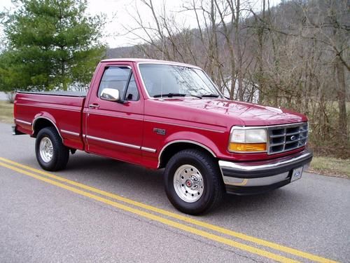 1995 ford f-150 xlt. 302 v8 .. 2 owner va truck . window sticker . like new ..