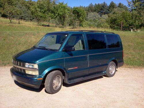 2002 chevrolet astro all wheel drive van seats 8 - a great family vehicle
