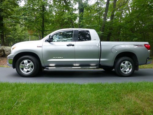 2008 toyota tundra sr5 dbl cab, 5.7l v8, tro package, low miles, mint condition