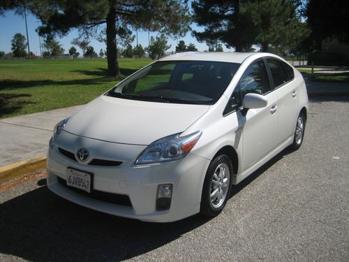 2010 toyota prius iv leather, navigation, heated seats, great mpg! l@@k!!!