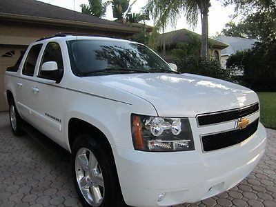 07 chev avalanche 4x4 ltz onstar leather xm heated seats 1 fl owner immaculate!!