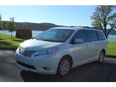 2011 toyota sienna limited fwd navigation dual roofs camera heated seats so nice