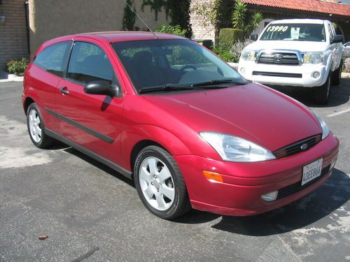 2001 ford focus zx3 coupe with manual transmission, great condition, no reserve
