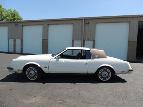 1983 buick riviera 4400 miles  unbelievable  like new  collection car