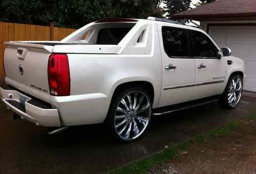 2007 cadillac escalade ext 28'' rims new tires just like a chevy tahoe ltz bettr