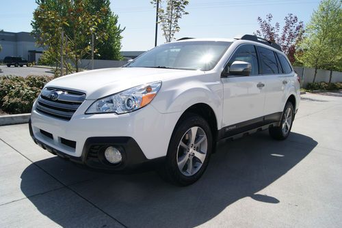 2013 subaru outback 3.6r limited. absolutely new! amazing condition!! 900 miles!