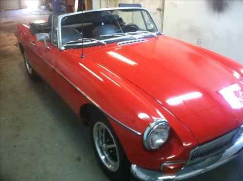 Classic 1972 red mg-mgb, great condition, convertible, and no dings or scratches