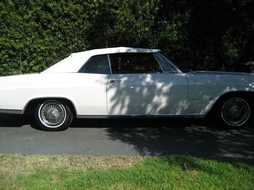 Awesome - 1965  white chevy impala c o n v e r t i b l e