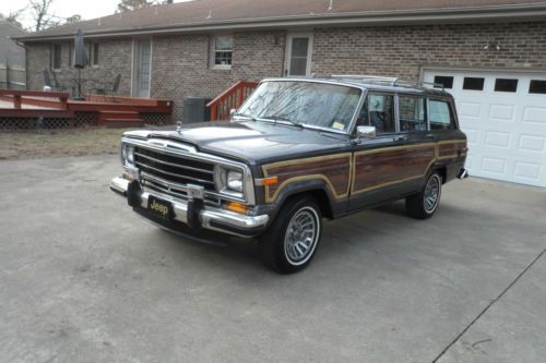 1988 jeep grand wagoneer, new paint, only 128k, no reserve, beautiful condition