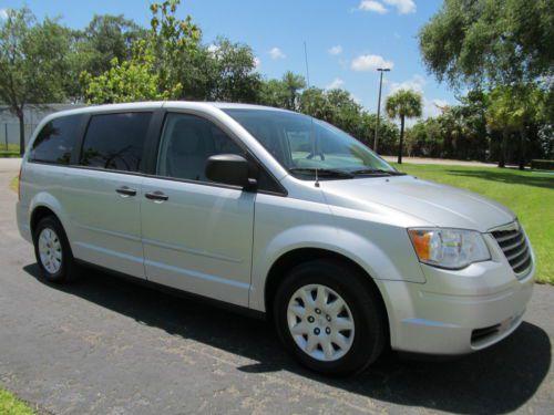 2008 town and country lx mini van - 2 owner accident free - 4 new tires today!