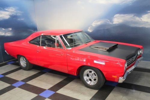 **mean**1969 plymouth road runner~new 472 hemi crate engine~525hp~rotisserie