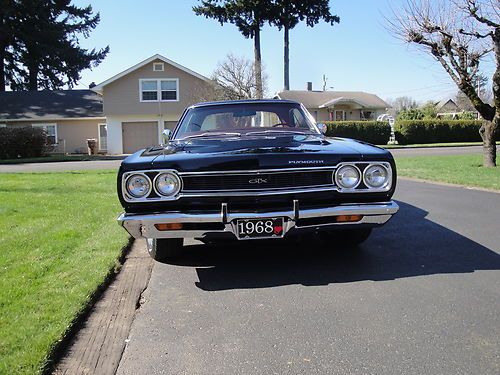 Factory black with red strip, plymouth gtx, 1968