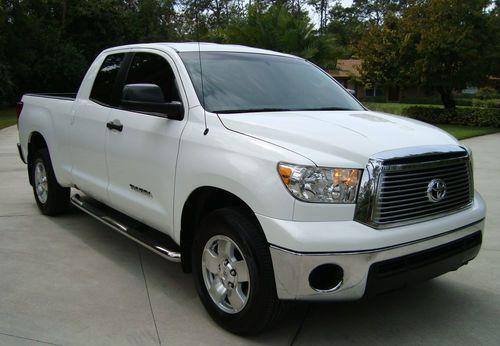 2010 toyota tundra double cab, 35176 miles, automatic, power windows,tow package