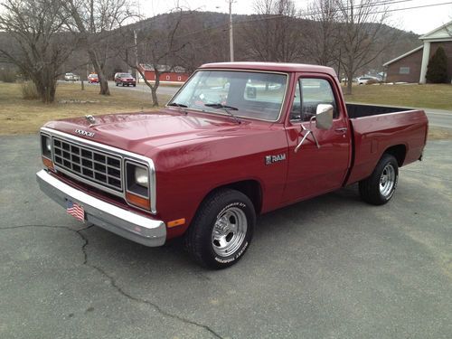 1983 dodge d150, 2wd short bed, 6 cyl, automatic, only 72,000 miles (no rust)