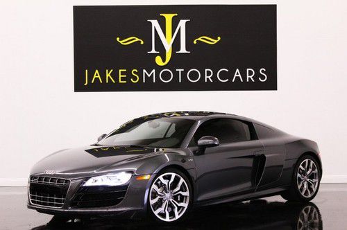 2010 audi r8 5.2 v10 r-tronic, only 2800 miles, 1-owner, highly optioned!! 11,12