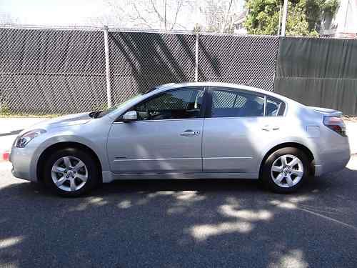 ***clean 2009 nissan altima hybrid silver ****loaded w/ roof****