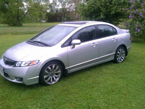 Honda civic si 2009 4dr sedan silver  low miles mint condition best offer