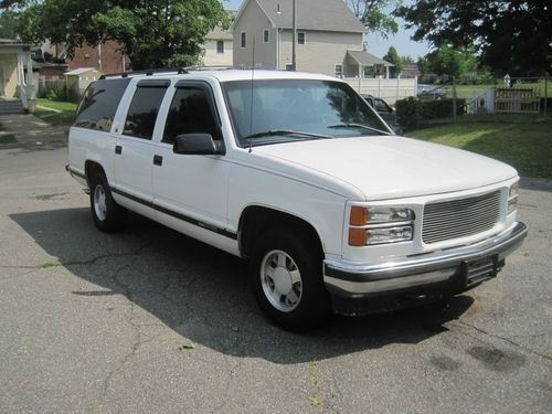 1996 gmc c1500 suburban sle rust free excellent paint runs and drives like new