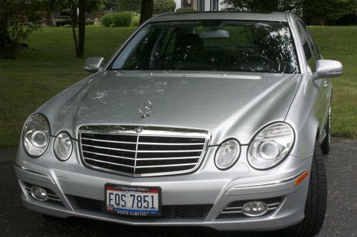 '07 silver over black leatherette 2-owner dealer serviced 4-matic 350 sedan