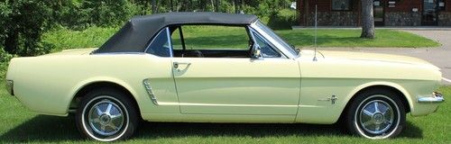 1965 mustang convertible 6 cylinder automatic very nice condition yellow