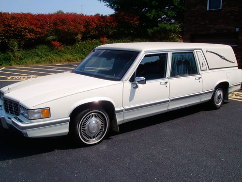 Cadillac fleetwood hearse. 92 model.  63k miles. white. all power 4.9 - v8pfi