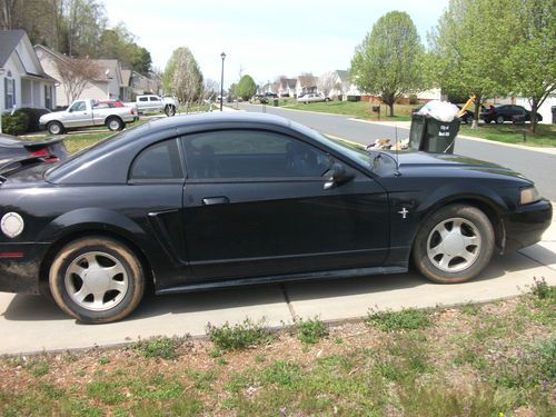 2001 ford mustang base coupe 2-door 3.8l