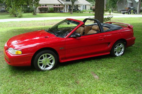 1998 ford mustang gt convertible excellent condition!