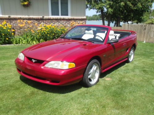 1995 ford mustang convertible gt--with 5.0 engine/5speed..."woman owned"