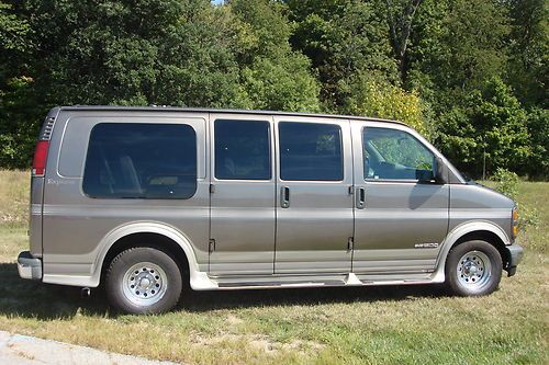 Gmc savana "explorer" custom van/power everything/ nice condition/low miles