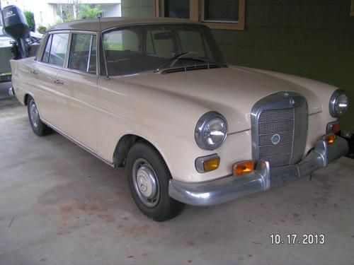 Mercedes benz 200 d w110 fintail 1966 diesel