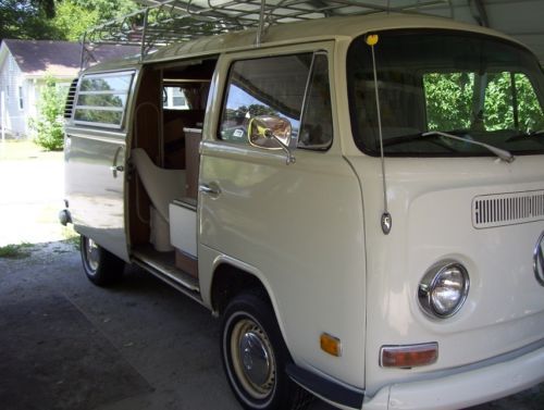 Volkswagen campmobile 1972